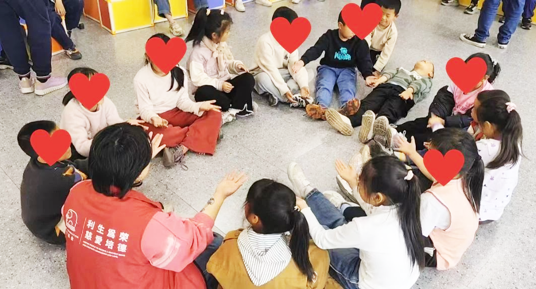 荣基金成都志愿者与留守儿童共谱心灵成长曲
