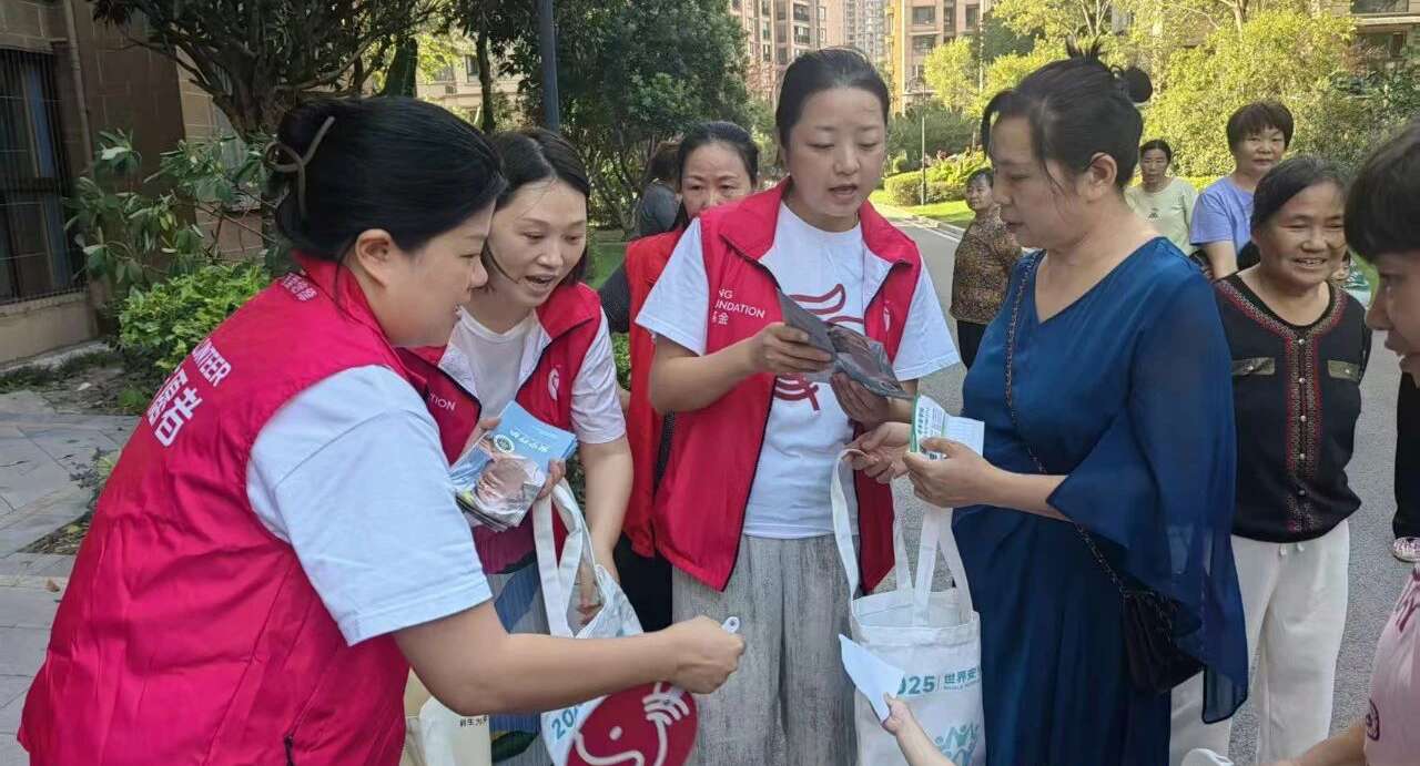 荣基金志愿者践行“安宁疗护 全民享有”承诺